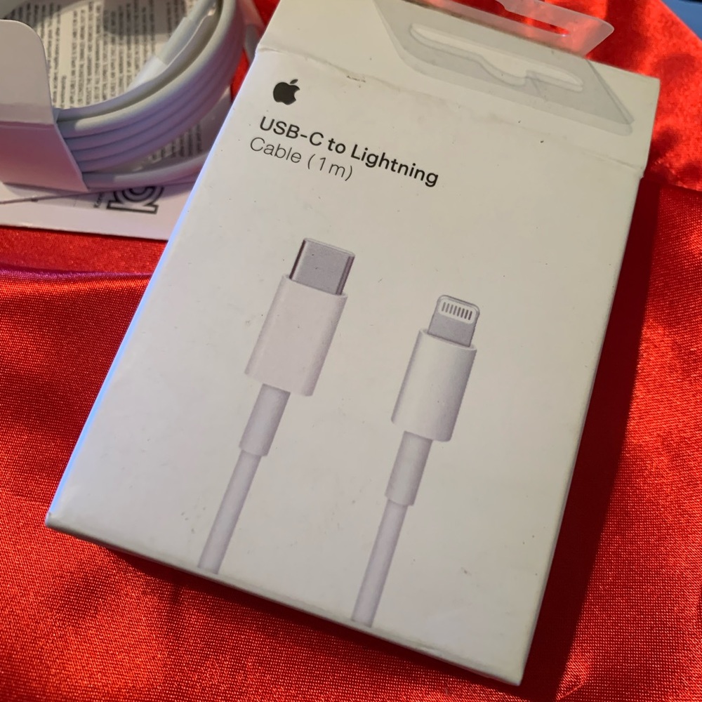 NEW Apple Authentic USB—C to lightning Cable (1m) NEW